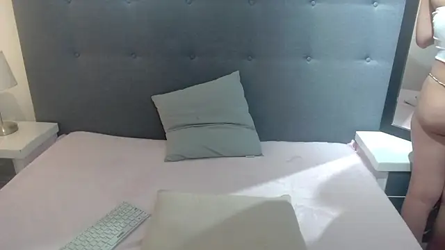 chaneelstark Adlı Modelin Canlı XXX Sohbeti