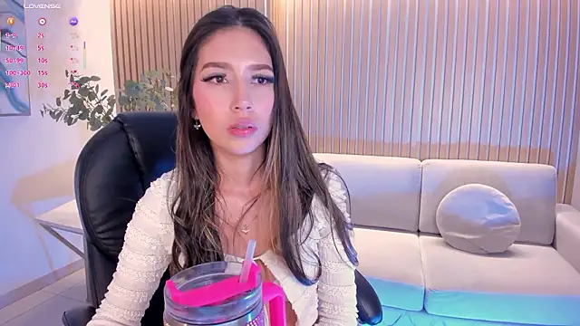 TaraLawrence's Live XXX Chat