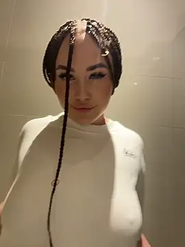 KiraSunshine Chat XXX in diretta