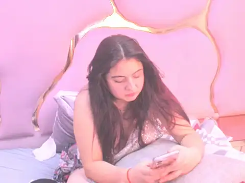 IsabelDelacroix Live XXX Chat