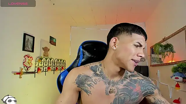 Damian_latinxxx's Live XXX Chat