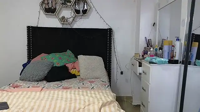 charlotte_077: απευθείας συνομιλία ΧΧΧ