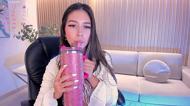 TaraLawrence Chat XXX in diretta