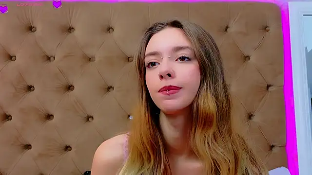 CoraVex Adlı Modelin Canlı XXX Sohbeti