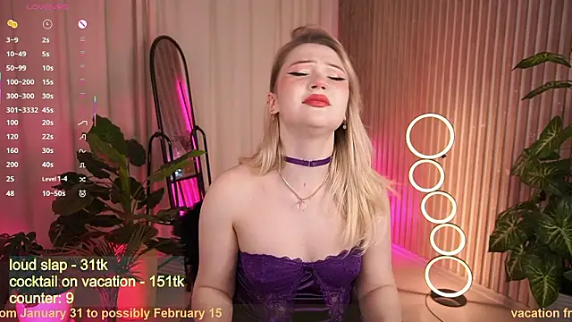 LauraWifeness Chat XXX in diretta