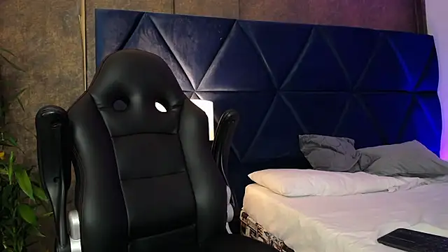 SkylerBigxxx's Webcam Show