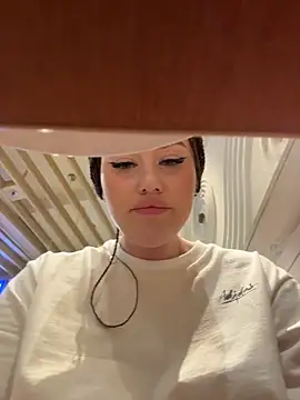 KiraSunshine Adlı Modelin Canlı XXX Sohbeti