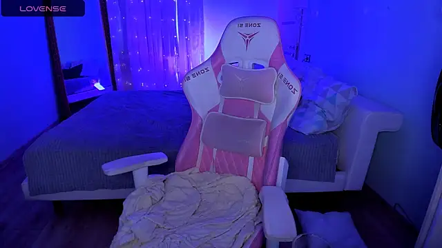 AnyaTaylor_ Live XXX-Chat