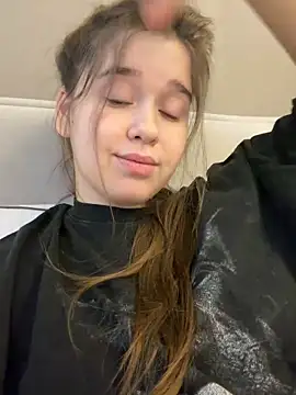 HornyGirlH élő XXX-chatje