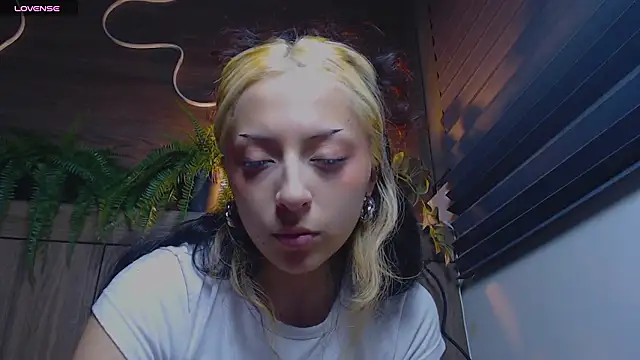 MiaBunnie Live XXX-chat