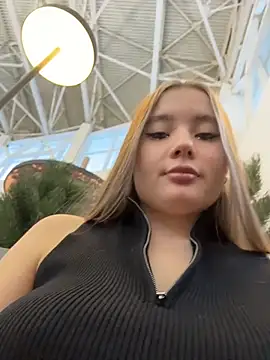 VineraSweet Adlı Modelin Canlı XXX Sohbeti