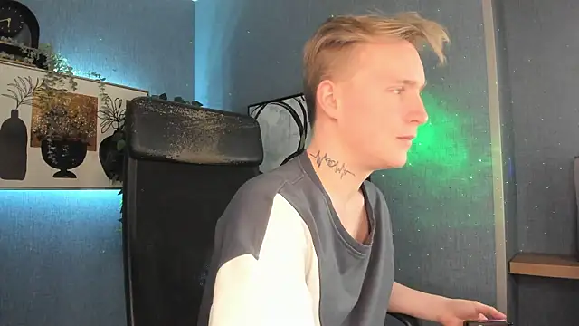 Chat +18 de AlexxSweet ao vivo