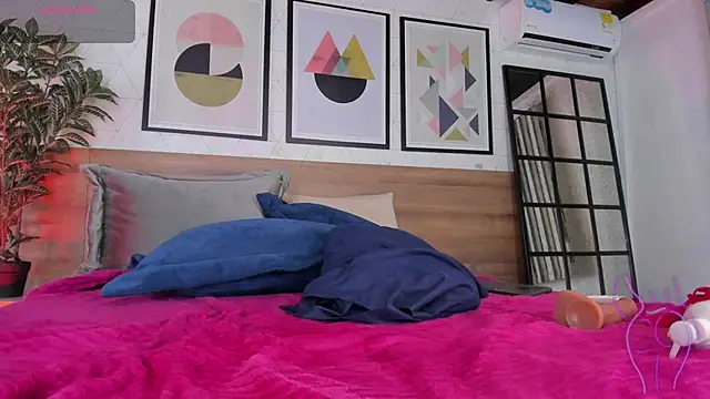 MiaKay1's Live XXX Chat