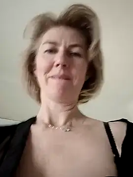 stellahere8 live XXX chat