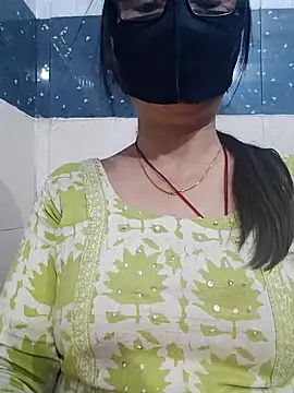 Aishwaryaa_69's Live XXX Chat