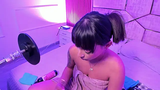 MiiaaMoonroee: απευθείας συνομιλία ΧΧΧ