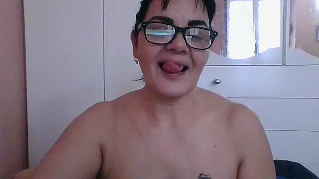 TZUNAMI1973のライブXXXチャット