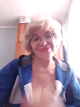 52MiaLove02: διαδικτυακό σόου στην κάμερα