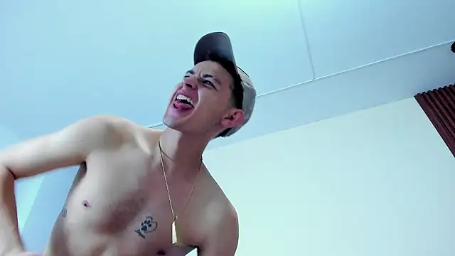 James_cute18 Chat XXX in diretta