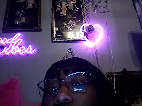 lustfulladdictions Adlı Modelin Web Kamerası Şovu