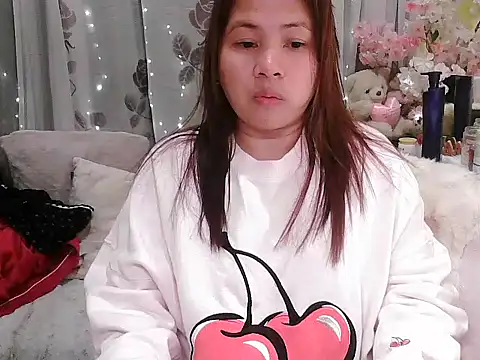 Chat +18 de OhmyPinay ao vivo