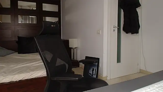 ElijahThorne: онлайн-секс-чат