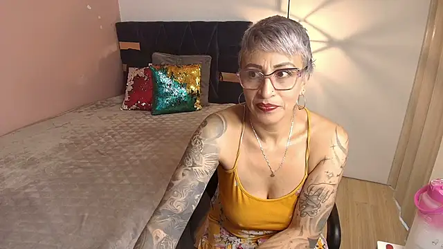 Chat +18 de Charlotte__Gray ao vivo