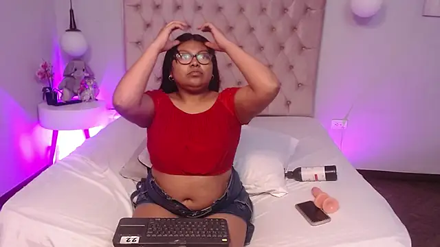 Kiri_Black_ Adlı Modelin Canlı XXX Sohbeti