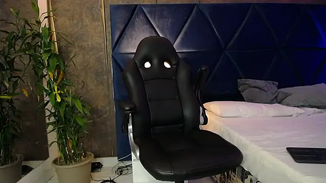 Chatroom XXX en direct de SkylerBigxxx