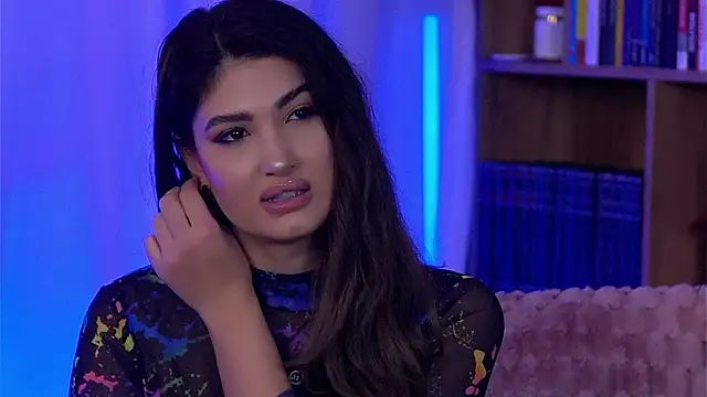 SarahPeach8 élő XXX-chatje