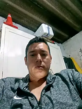 Chat XXX en directo de Andy_jd27