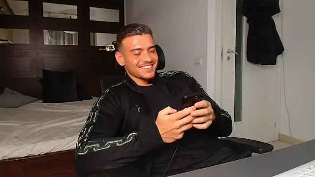 ElijahThorne webcam show