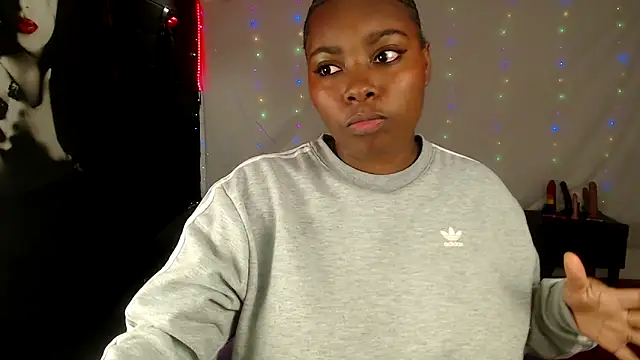 agatha_prime élő XXX-chatje