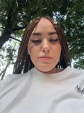 KiraSunshine élő XXX-chatje