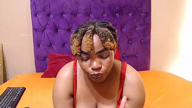 EBONYBUSTYY – Live XXX-chat