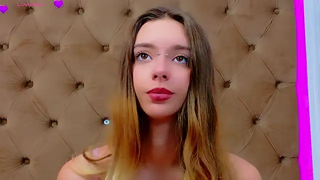 CoraVex's Live XXX Chat