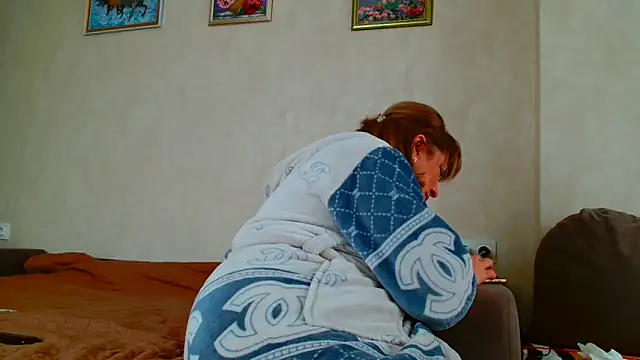 Brionia 现场XXX聊天