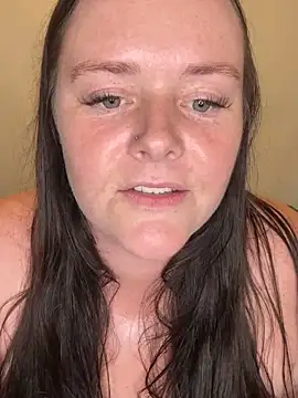 carinabro10's Live XXX Chat