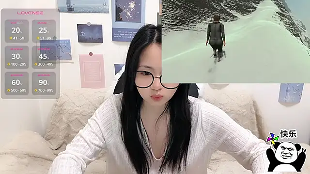 LiLiYbaby élő XXX-chatje