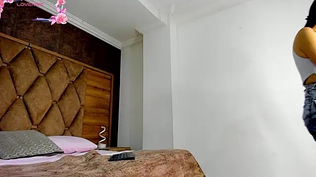 ShaunaDream Chat XXX live