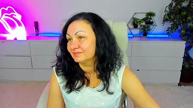 XXX chat uživo modela IrissMoon