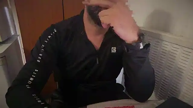 TARKAN1のライブXXXチャット