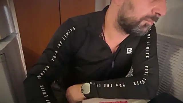 TARKAN1: διαδικτυακό σόου στην κάμερα