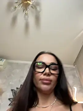 StripBianka 现场XXX聊天