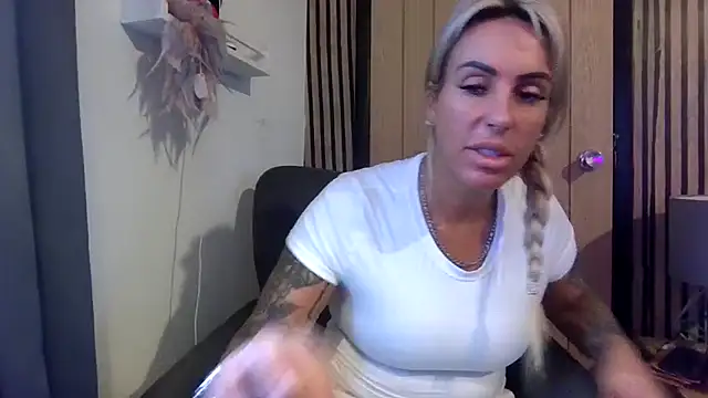 Chat XXX en directo de poppyinga1