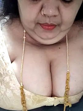 tamilthanushri Chat XXX live