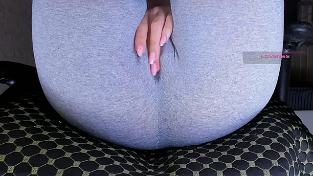 Cameltoe_squirt_inPants 现场XXX聊天
