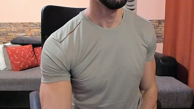 Živý XXX chat HotHunkTrainer