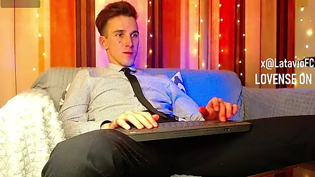 XXX chat uživo modela Midnighter_