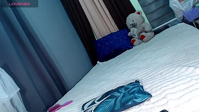 Creamycum_celinexx élő XXX-chatje